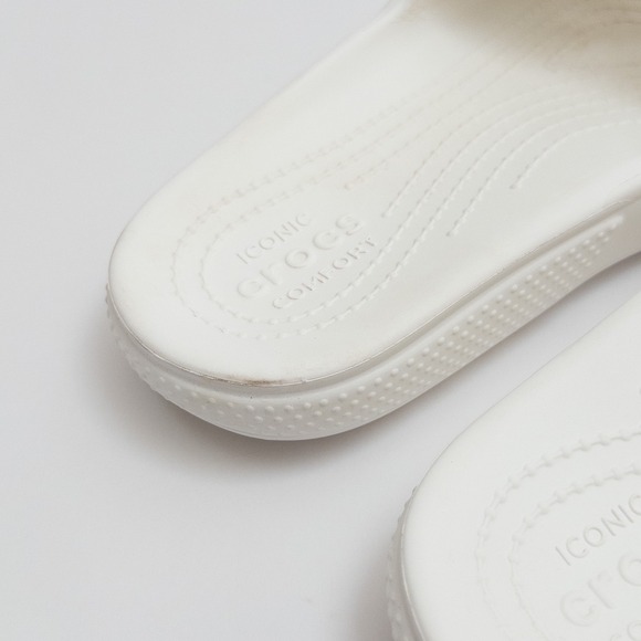 Crocs White Slide Sandals Men's 7 Women's 9 Unisex Comfort Slip On Pool Beach - Picture 8 of 16